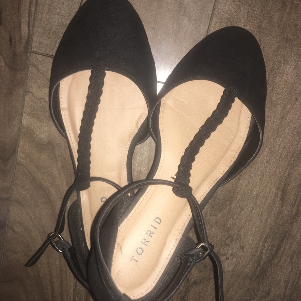 Black t-strap flats.
